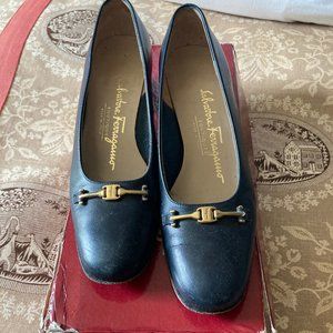 Vintage Ferragamo pumps (size 4.5)